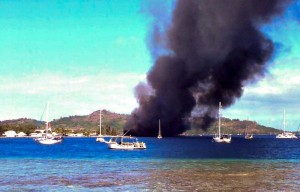 Violent incendie à Bora Bora ce dimanche à quelques heures des festivités de clôture du Heiva ©M.Boussard