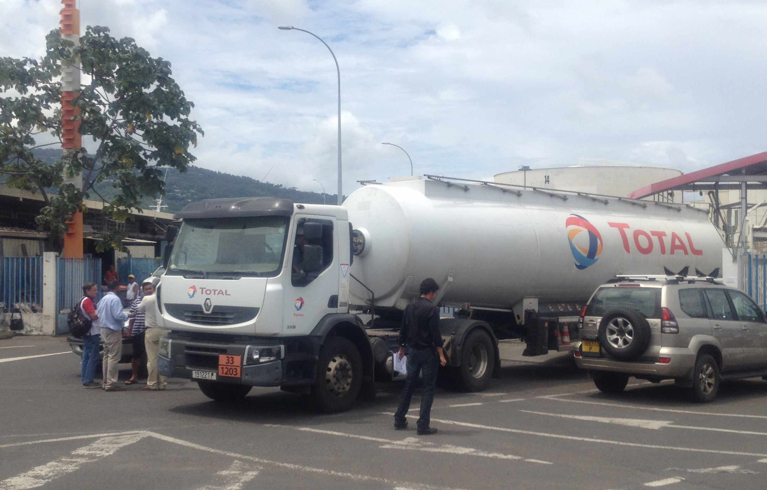 Malgré la grève le camion citerne de Total partait faire sa livraison jeudi matin © Radio1