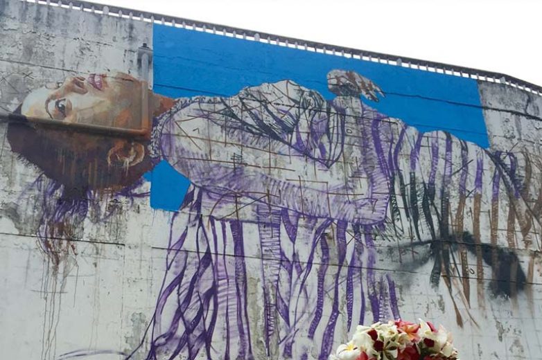La polynésienne peinte par l&rsquo;artiste australien FINTAN MAGEE à Raiatea~1