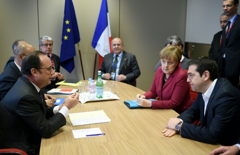 Fran&ccedil;ois Hollande (g) rencontre le 17 mars 2016 le Premier ministre grec Alexis Tsipras (d) et la chanceli&egrave;re allemande Angela Merkel (2e &agrave; d), &agrave; Bruxelles. &copy; AFP