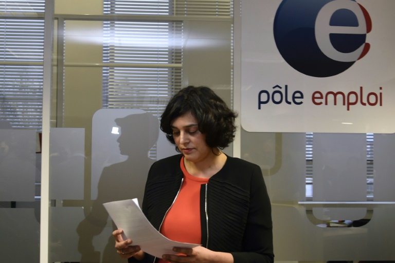 La ministre du Travail Myriam El Khomri dans une agence de P&ocirc;le emploi, le 24 f&eacute;vrier 2016 &agrave; Saint-Ouen (Seine-Saint-Denis). &copy; AFP