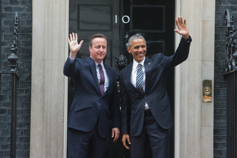Le Premier ministre britannique, David Cameron (g), et le pr&eacute;sident am&eacute;ricain, Barack Obama (d), &agrave; Londres le 22 avril 2016. &copy; AFP