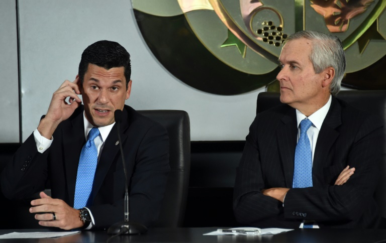 Le directeur de cabinet de la pr&eacute;sidence, Alvaro Aleman et le vice-ministre panam&eacute;en des Affaires &eacute;trang&egrave;res, Luis Miguel Hincapi&eacute; le 5 avril 2016&agrave; Panama. &copy; AFP