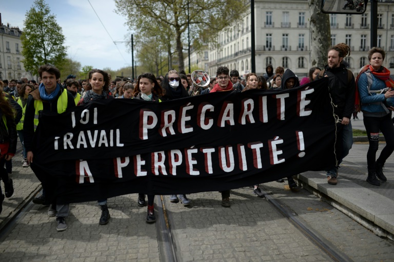 Des manifestants défilent contre la loi Travail à Nantes, le 20 avril 2016. © AFP