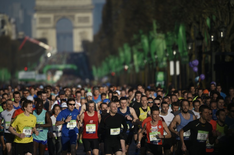 Départ de la 40e édition du marathon de Paris sur les Chapms-Elysées, le 3 avril 2016 . © AFP
