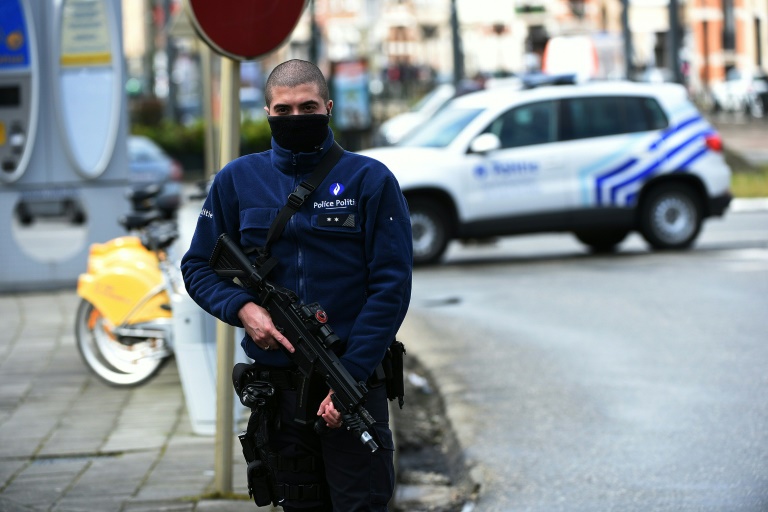 Un officier de police en patrouille, le 25 mars 2016 à Bruxelles. © AFP