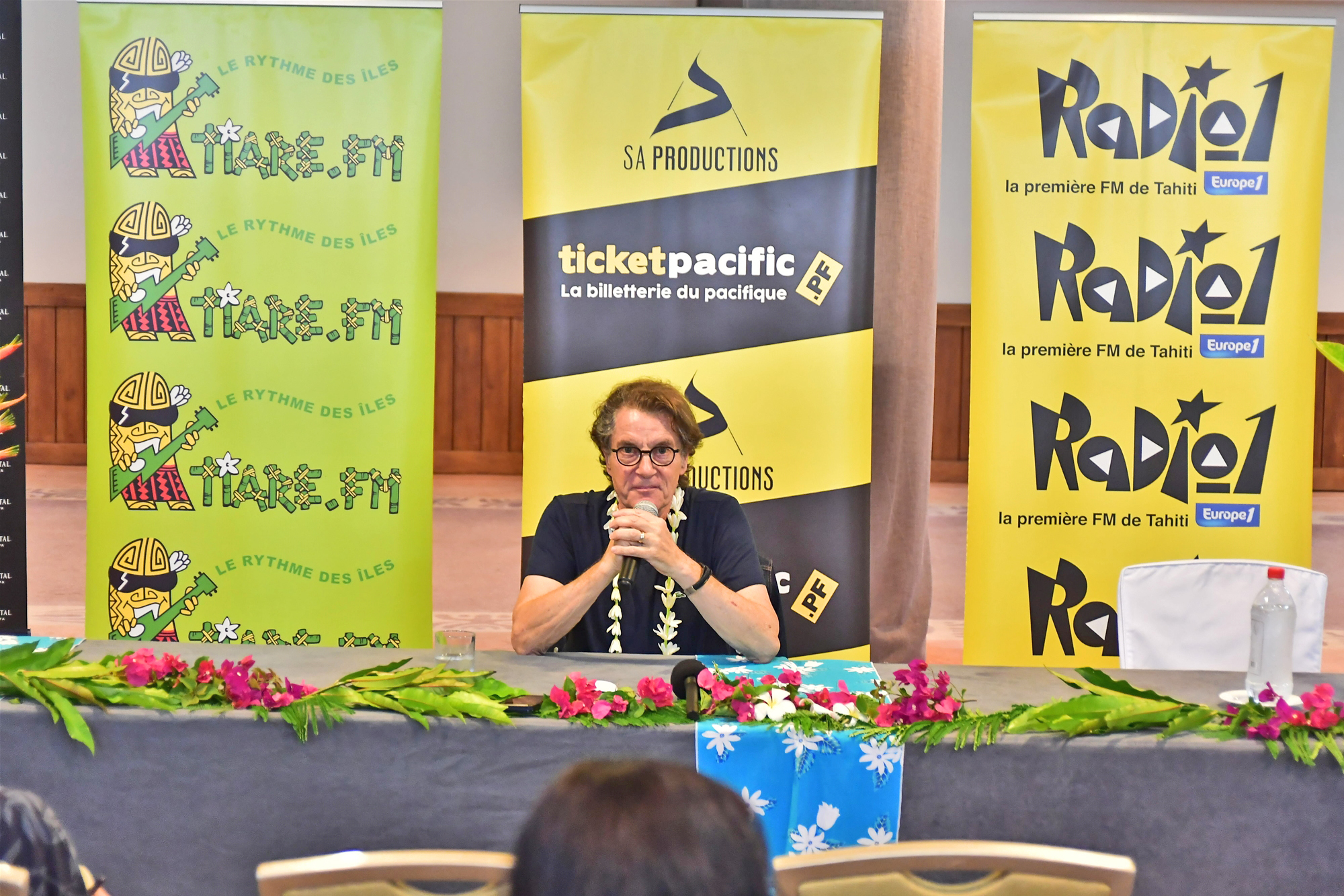 Pepena en première partie de Francis Cabrel : « un rêve qui se réalise » -  Radio1 Tahiti